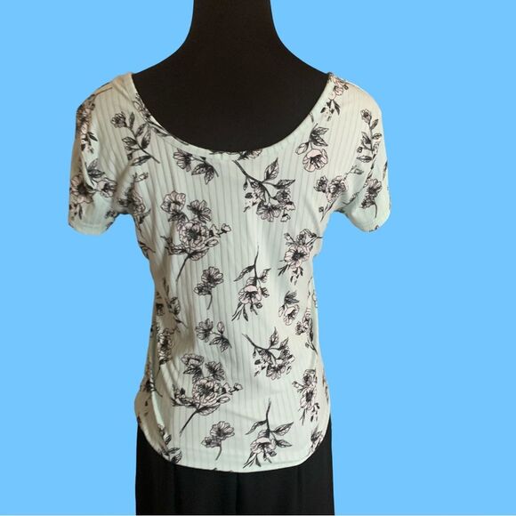 Rue21 Soft Pale Mint Lace Front Top, Size XL - Picture 4 of 8